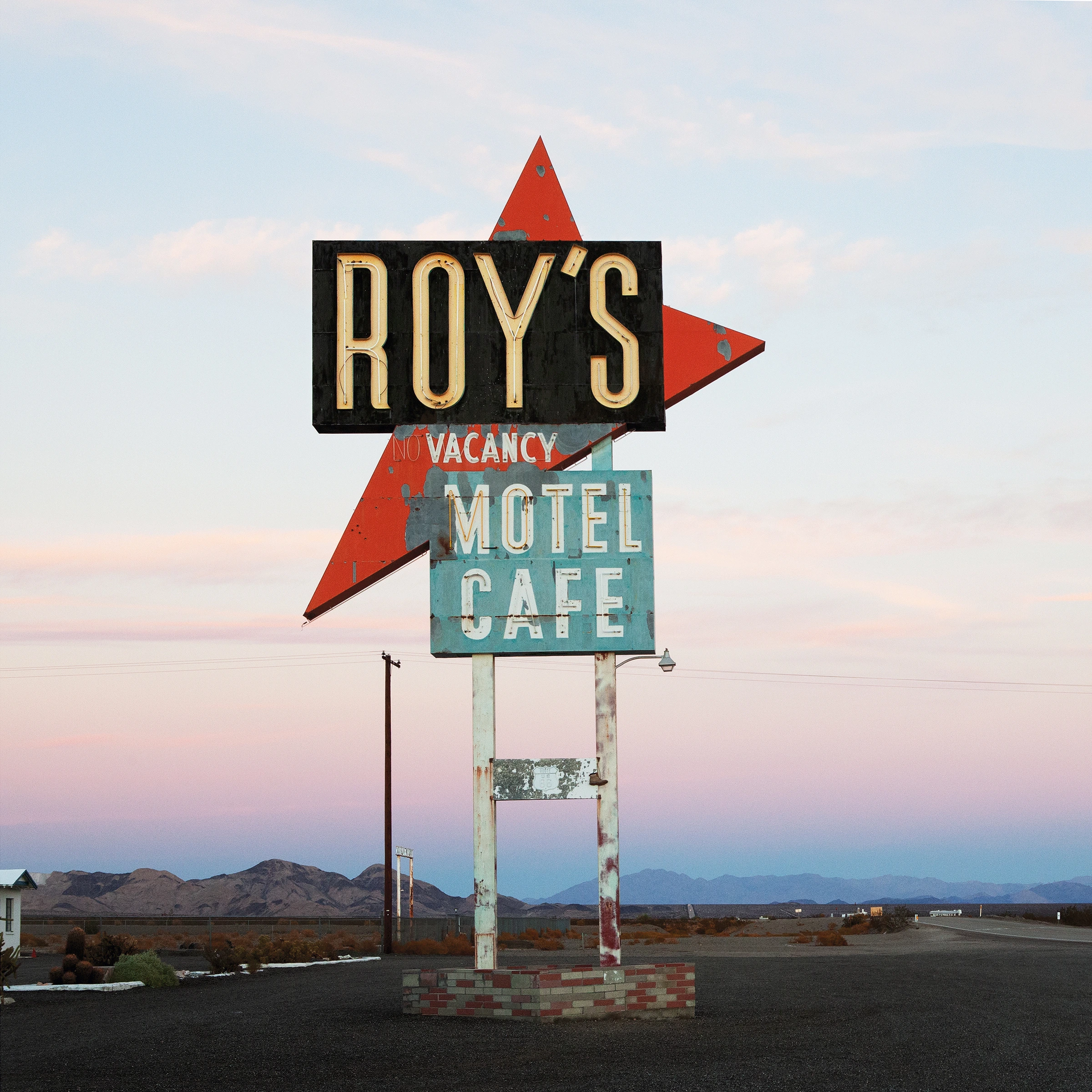 ROADSIDE ATTRACTIONS & ROUTE 66 photography by ROADSIDE ATTRACTIONS & ROUTE 66